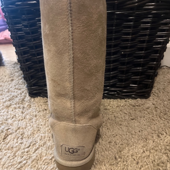 Tall uggs - Picture 2 of 3